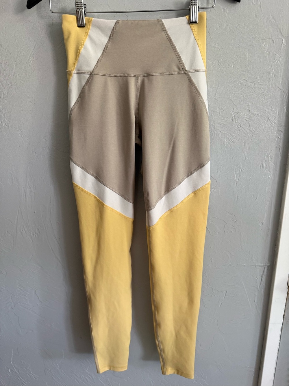Old Navy Active Go-Dry Colorblock Leggings Yellow/Beige/White Small High Rise